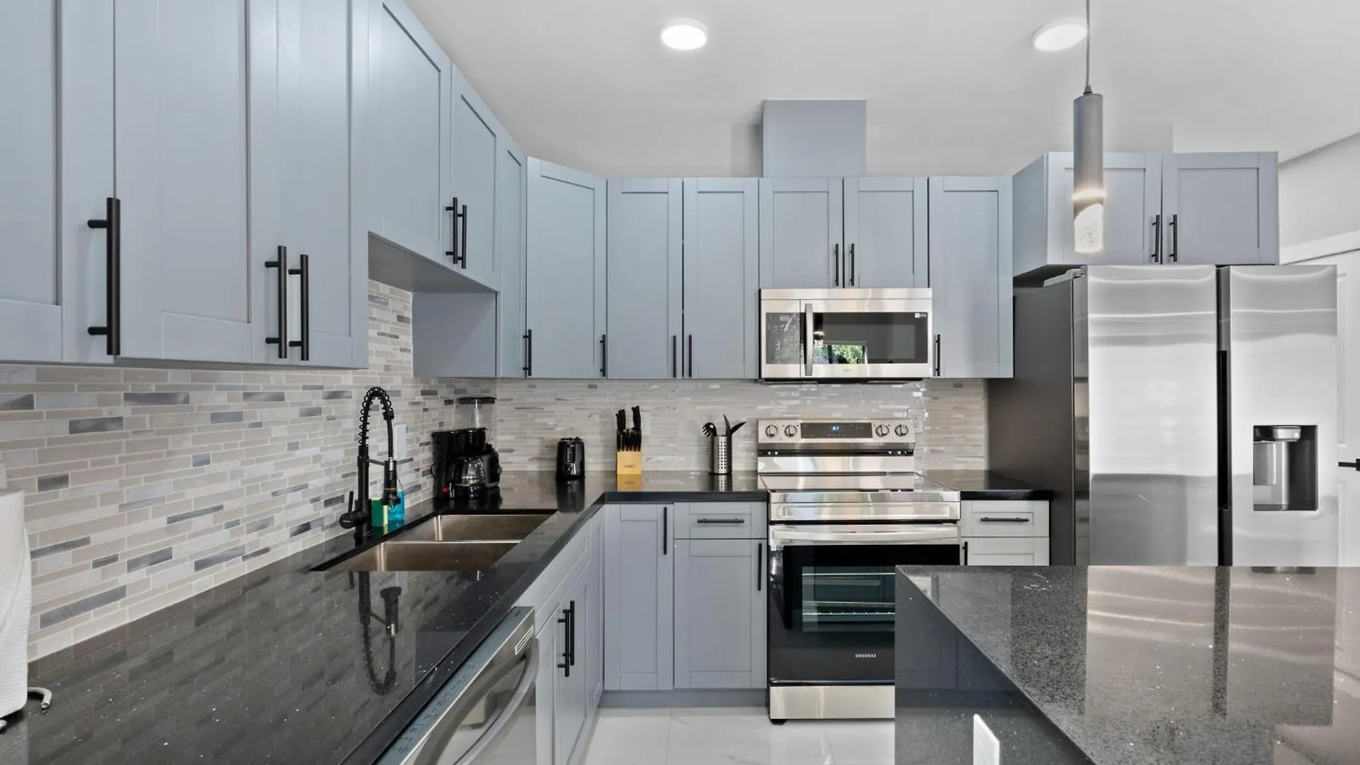 Amazing Townhouse W Free Parking Appartement