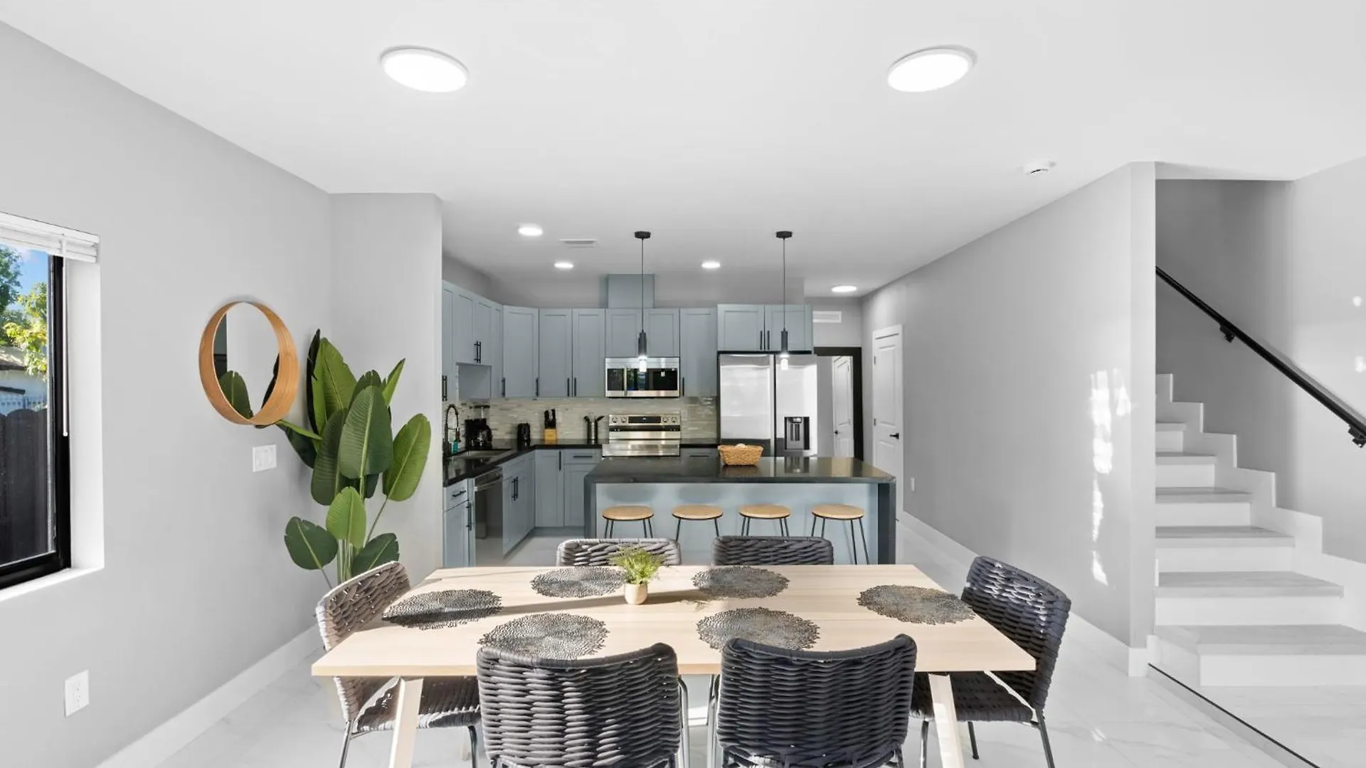 Amazing Townhouse W Free Parking Appartement *