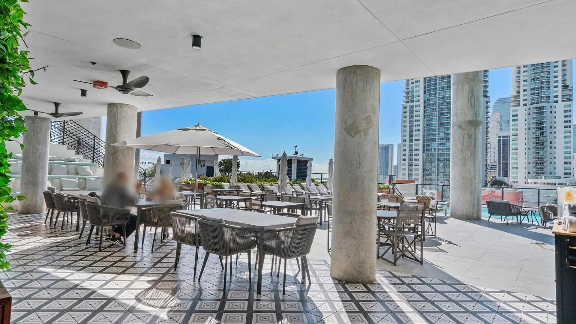 Mvr - Exclusive In Miami-s Tallest Tower Apartment *