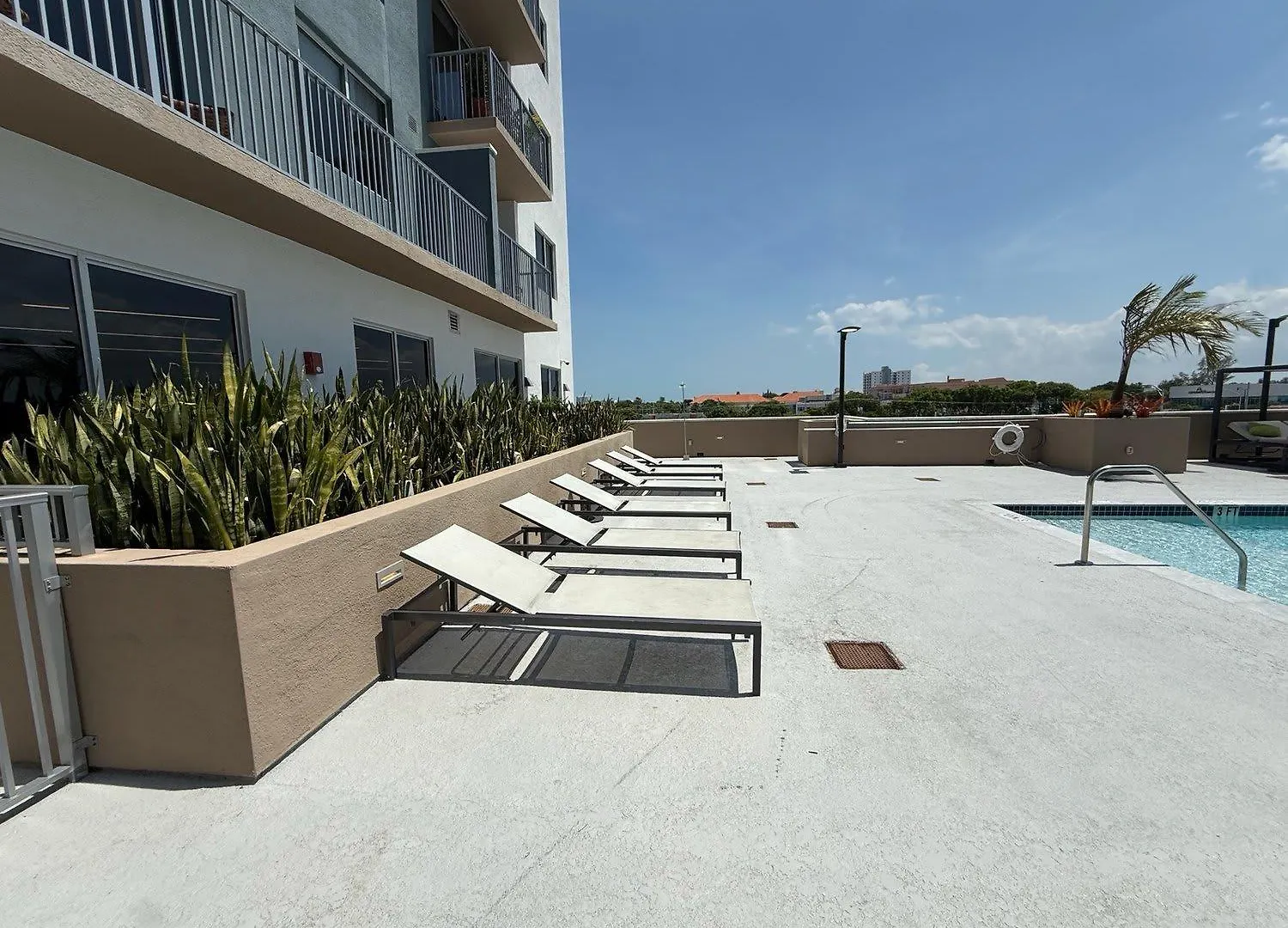 Upscale With Stunning Views & Pool Access Miami
