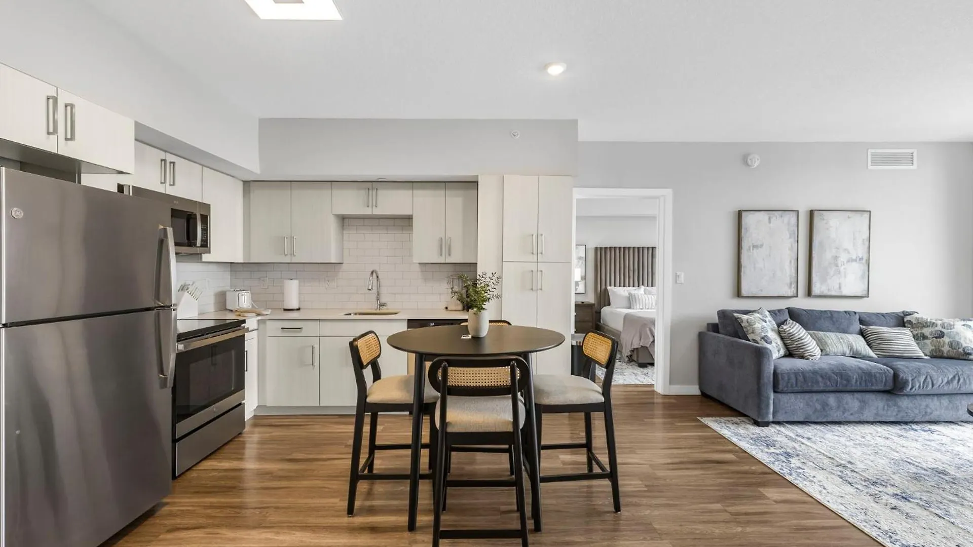 Upscale With Stunning Views & Pool Access *