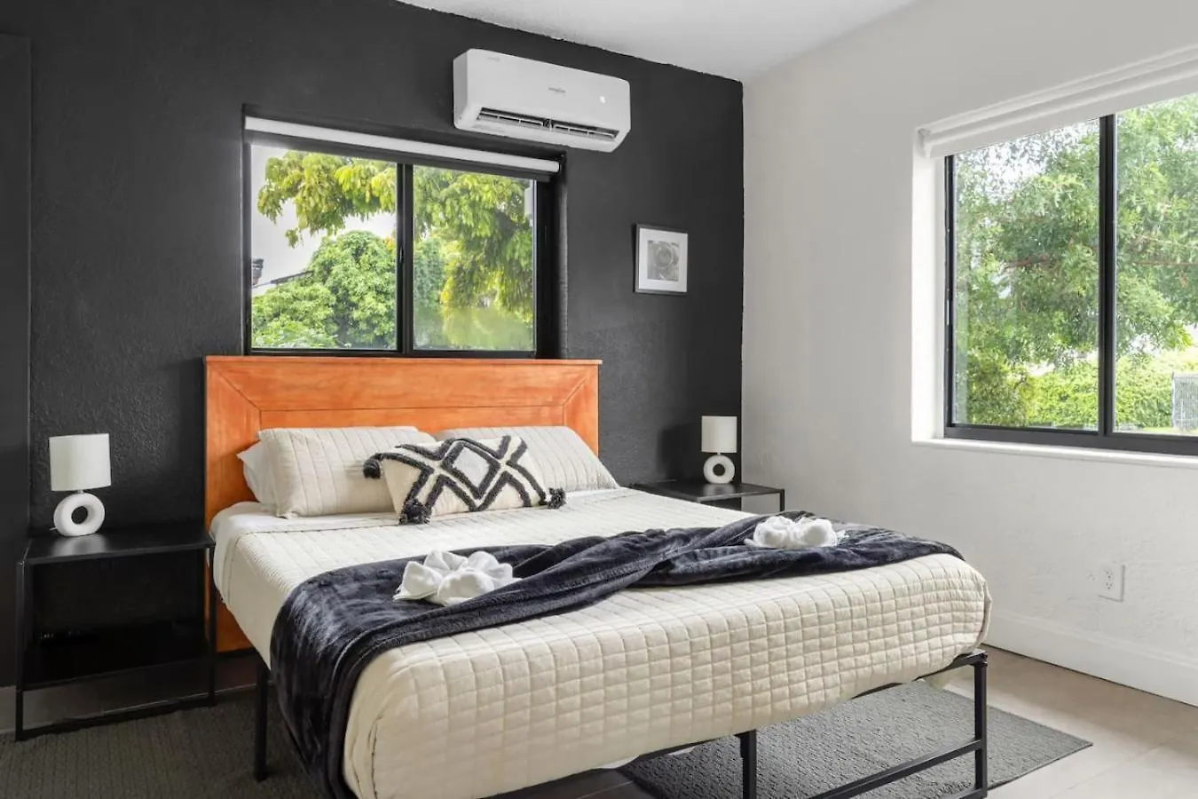 Unit 1 Free Parking With Wifi At Biscayne Park Just 10min To