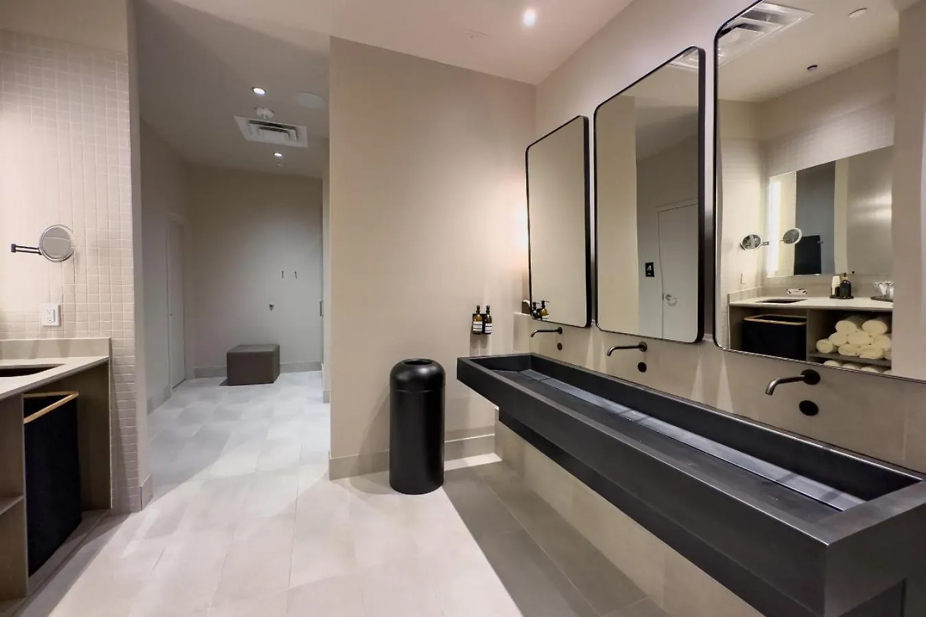 3209 In Heart Of Downtown With Pool A Gym And