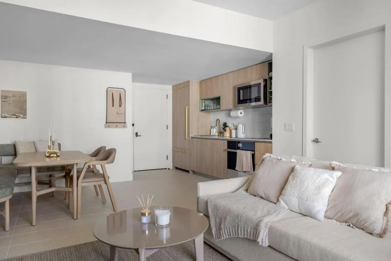 3209 In Heart Of Downtown With Pool A Gym And