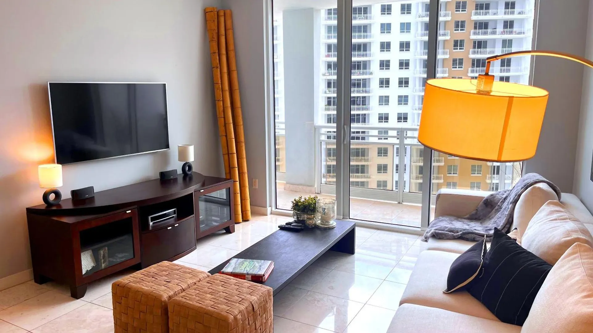 Modern With Bayfront Balcony In Prime Location * Miami