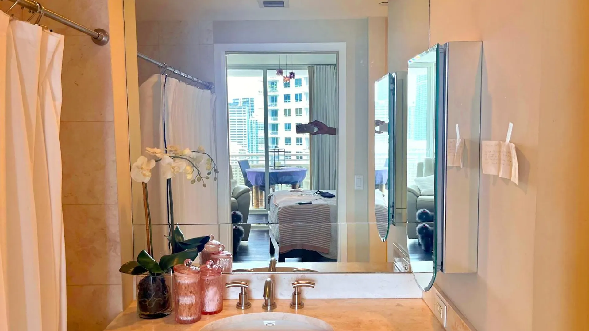 Modern With Bayfront Balcony In Prime Location Miami