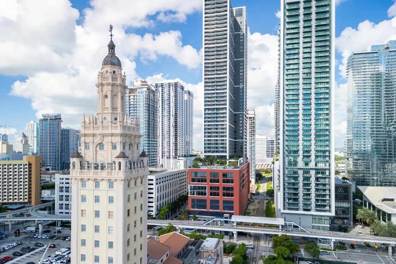 3906 Downtown With Pool A Gym And
