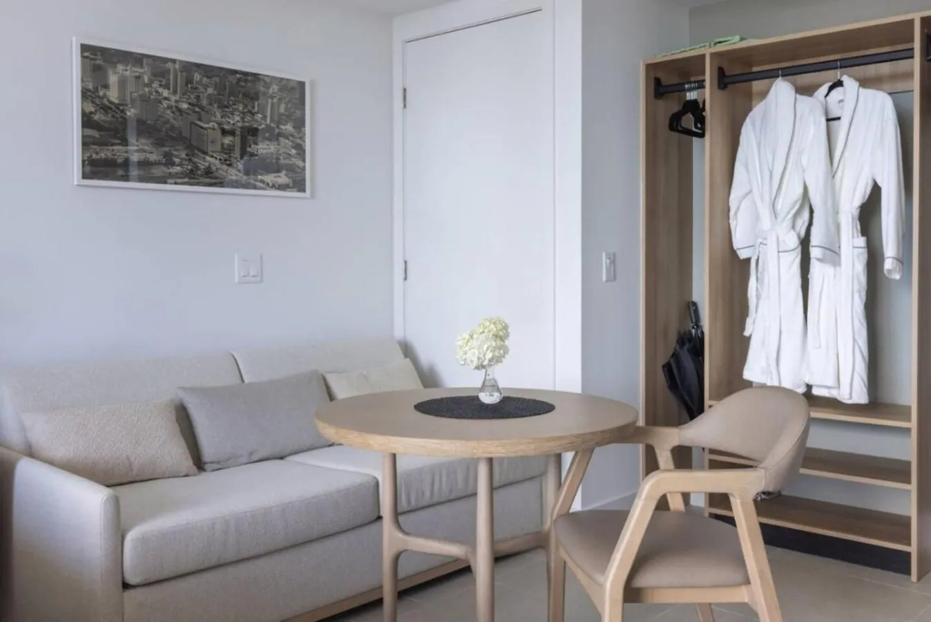 3906 Downtown With Pool A Gym And *