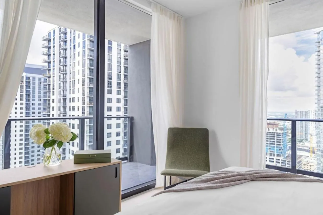 Vakantiehuis 3002 Downtown In Front Of Kaseya Center With Gym And Pool *