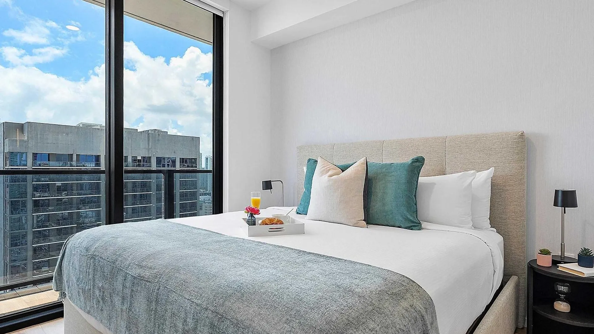 Mvr - Exclusive In Miami-s Tallest Tower