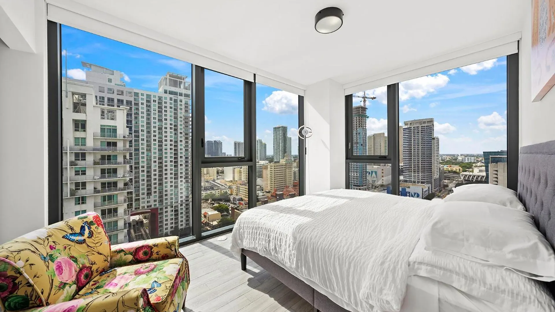 Downtown Luxury 2bd 2bth Views! *