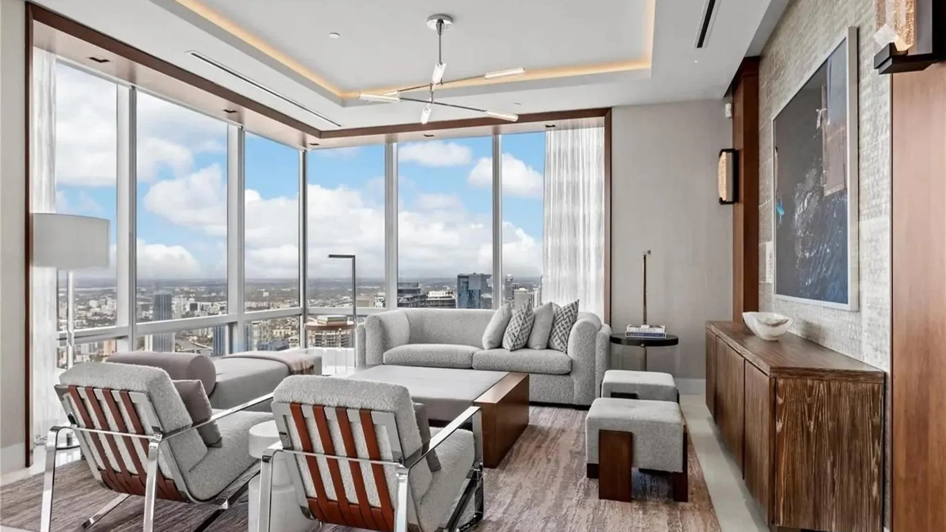 Sky With Exceptional Ocean And View Daire Miami