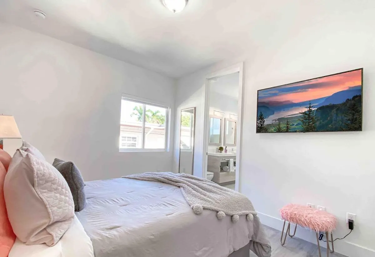 Modern Haven In Paradise W Heated Eco Pool 5b 4b Villa Miami