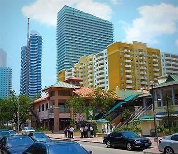 By Vacation District Apartment