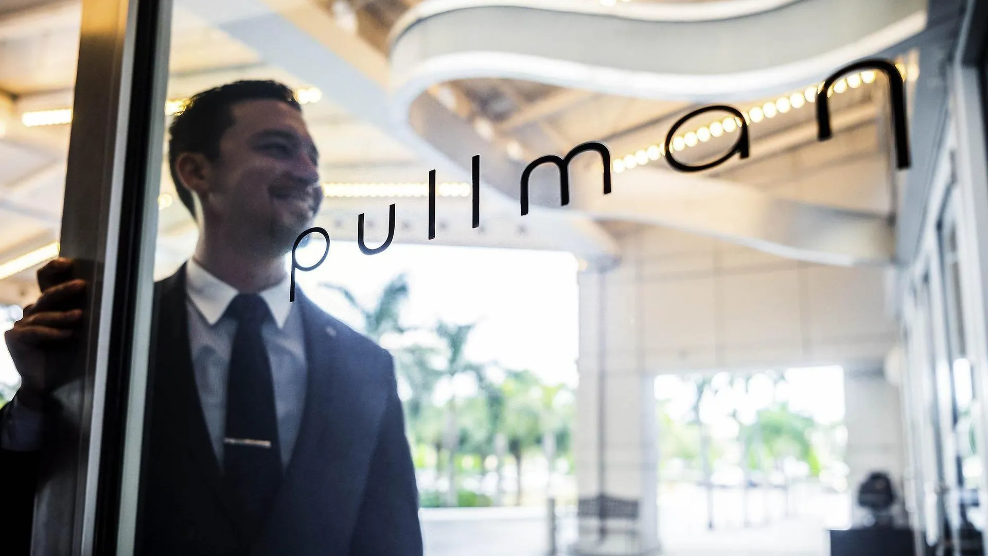 Pullman Airport Hotel 4*