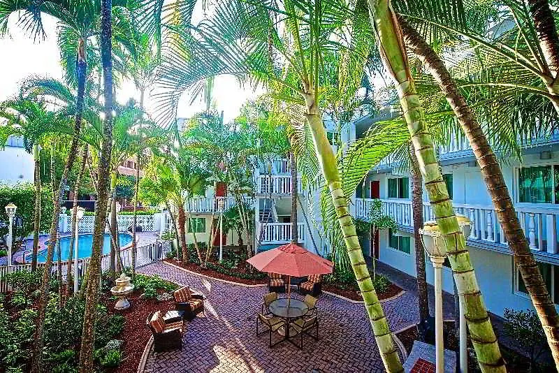 Coconut Grove 3*