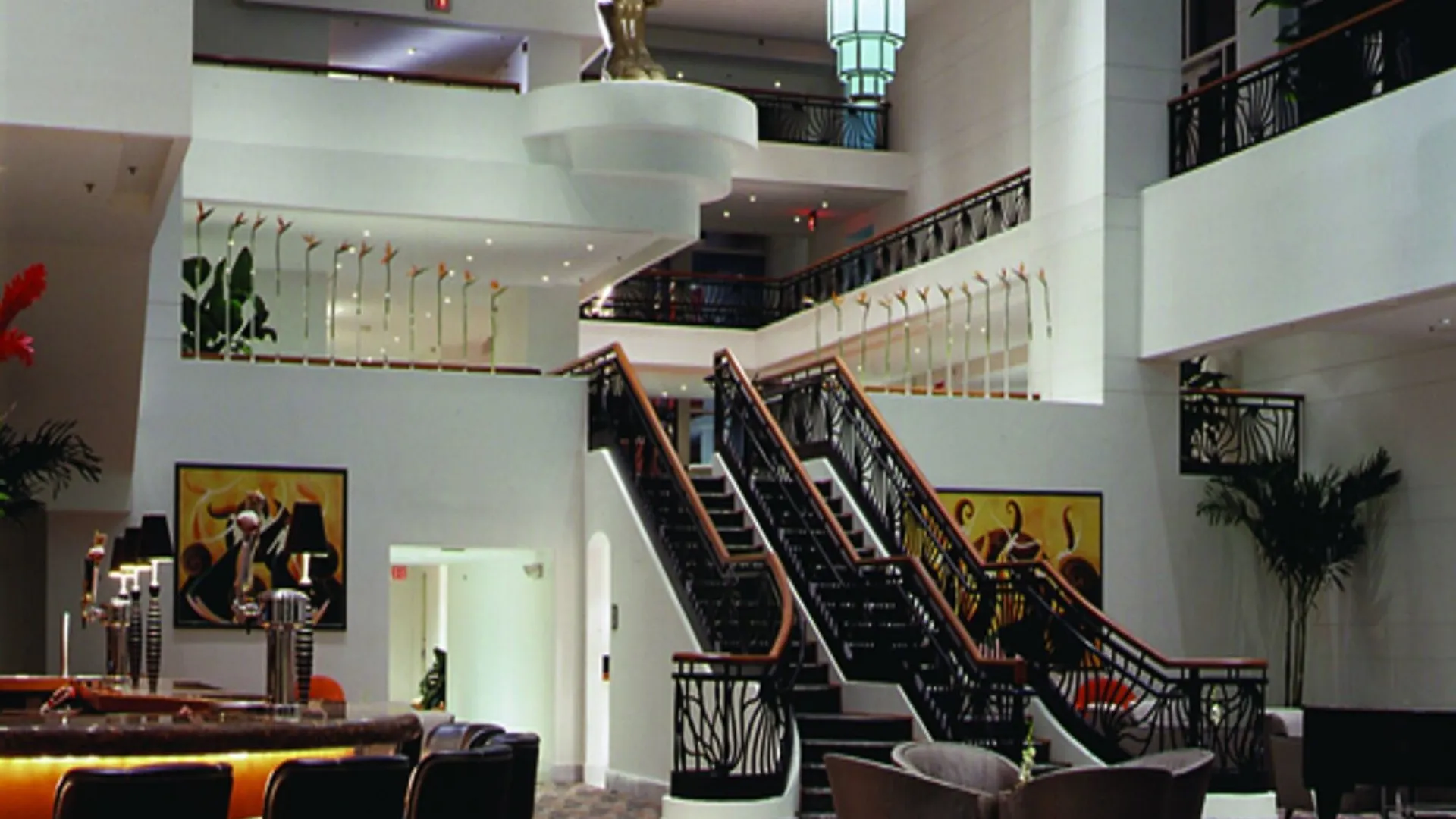Hotel Pullman Airport 4*