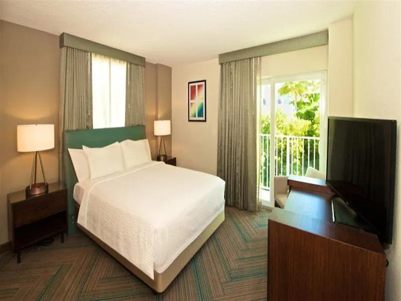 Coconut Grove 3*