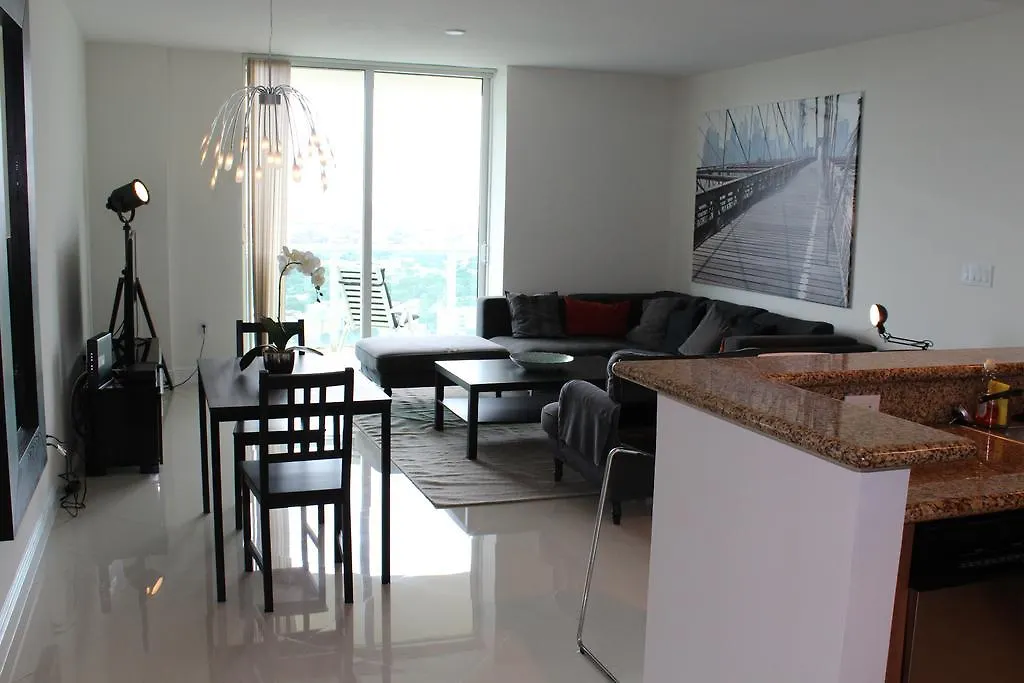 Lyx At One Broadway In Brickell マイアミ