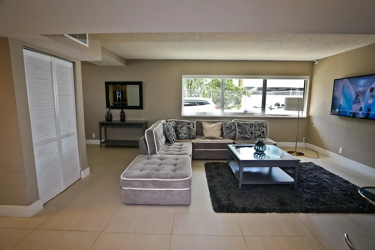 Coconut Grove By Nuovo 3*