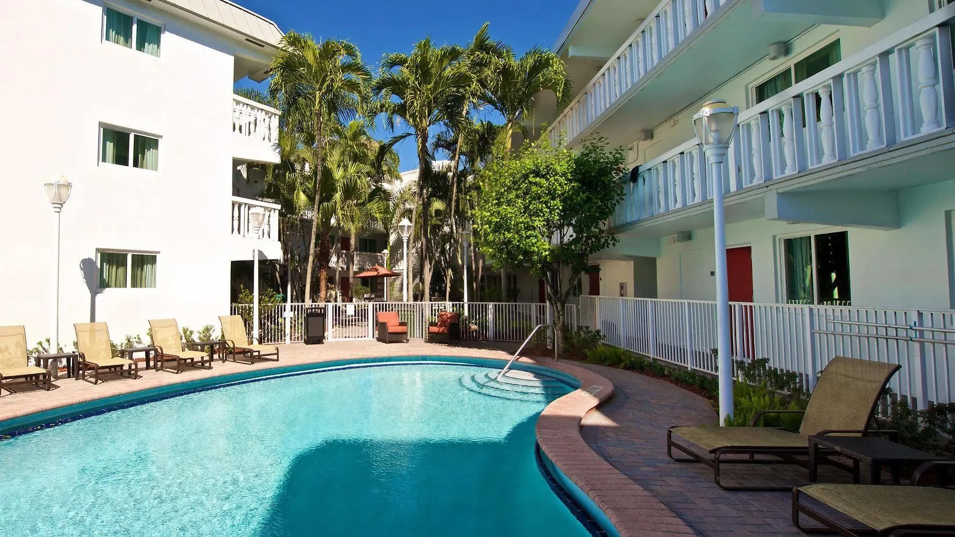 Coconut Grove 3*