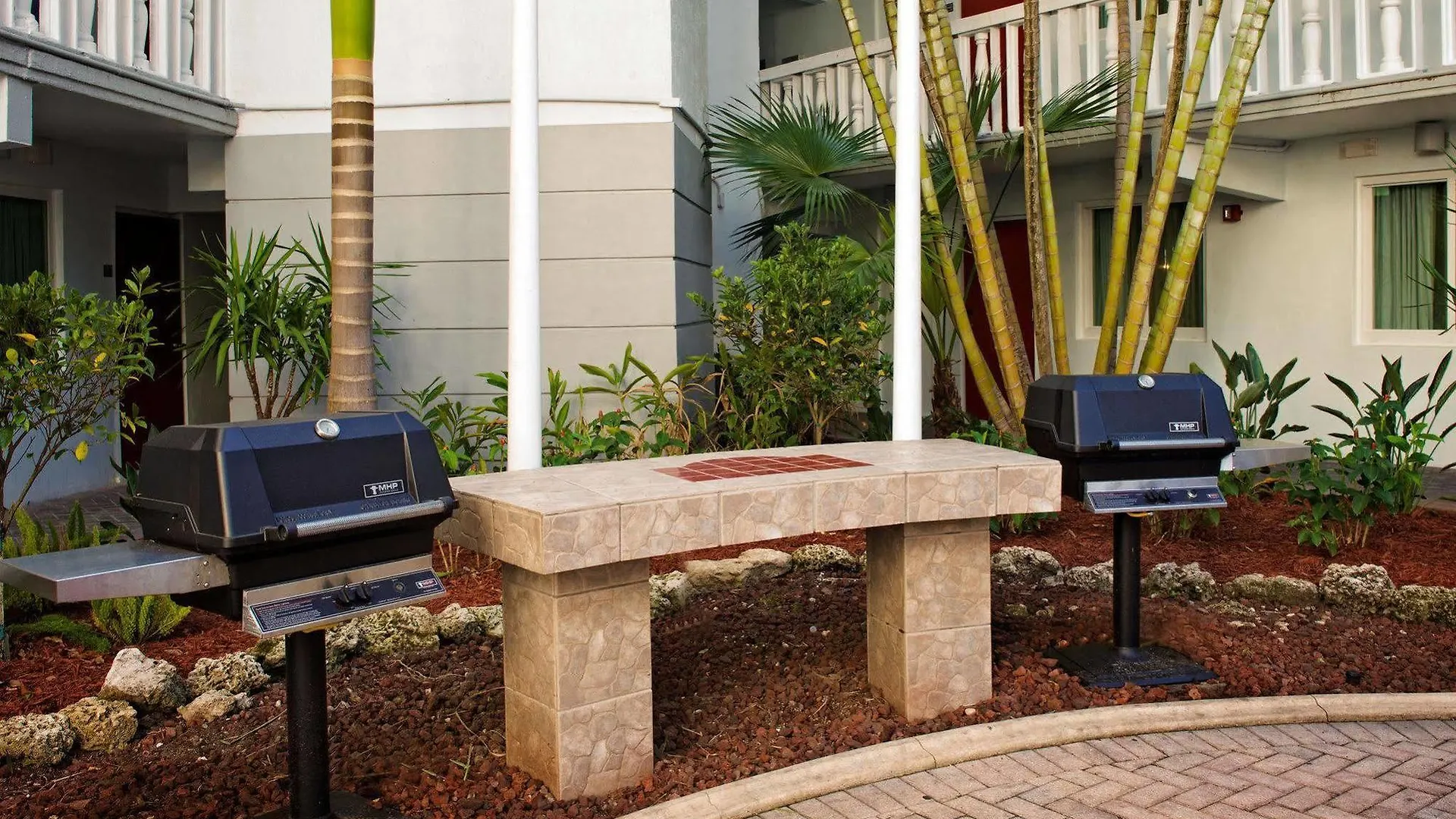 Coconut Grove Hotel 3*