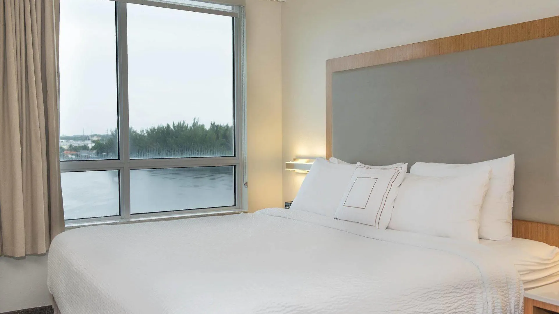 Hotel Springhill By Marriott Airport South Blue Lagoon Area