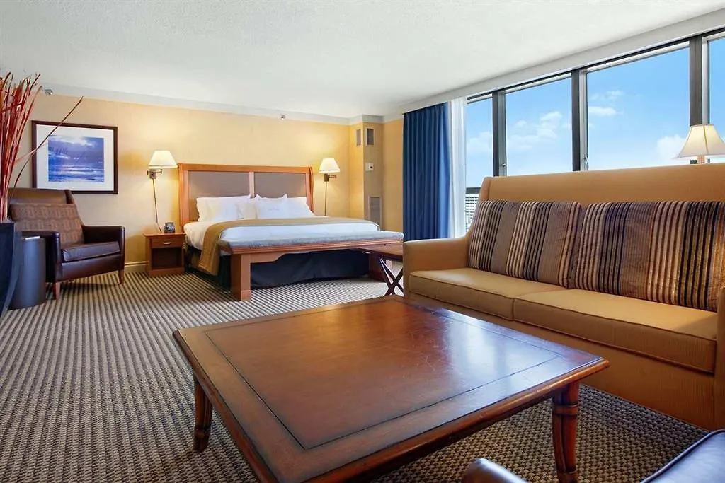 Hotel Doubletree By Hilton Airport & Convention Center 4*