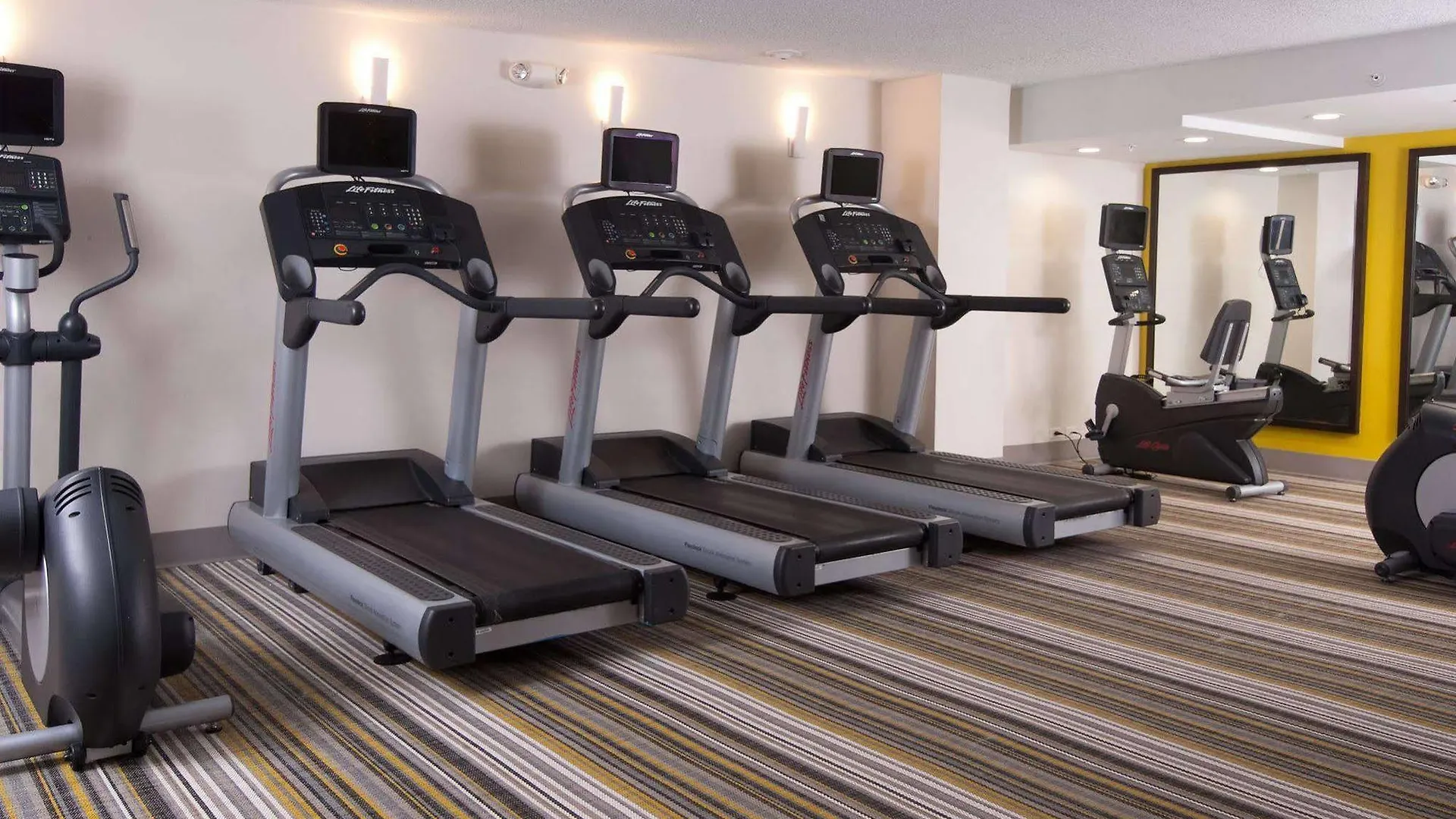 Courtyard Coral Gables 3*