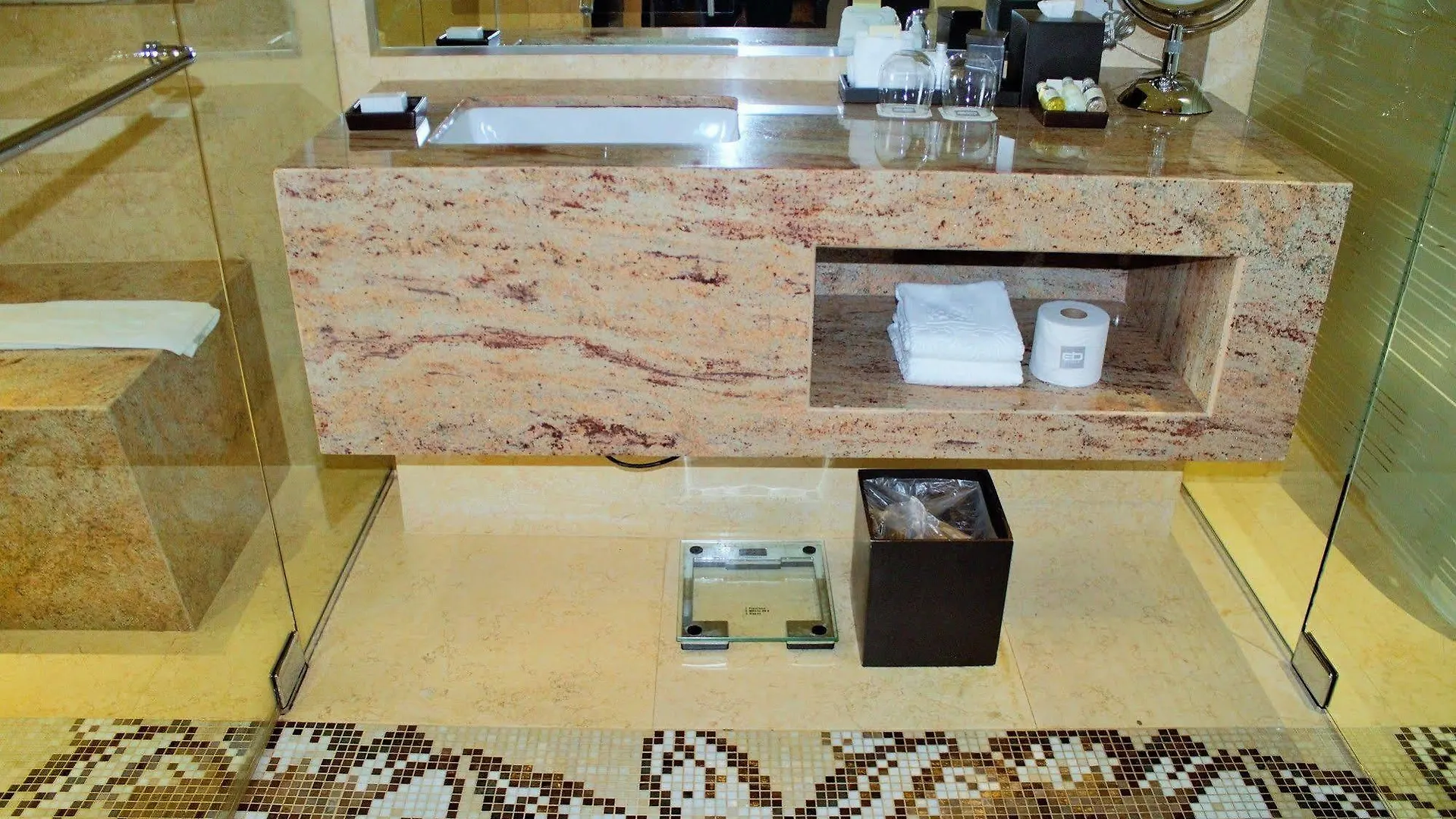 Hotel Eb Miami Airport 4*