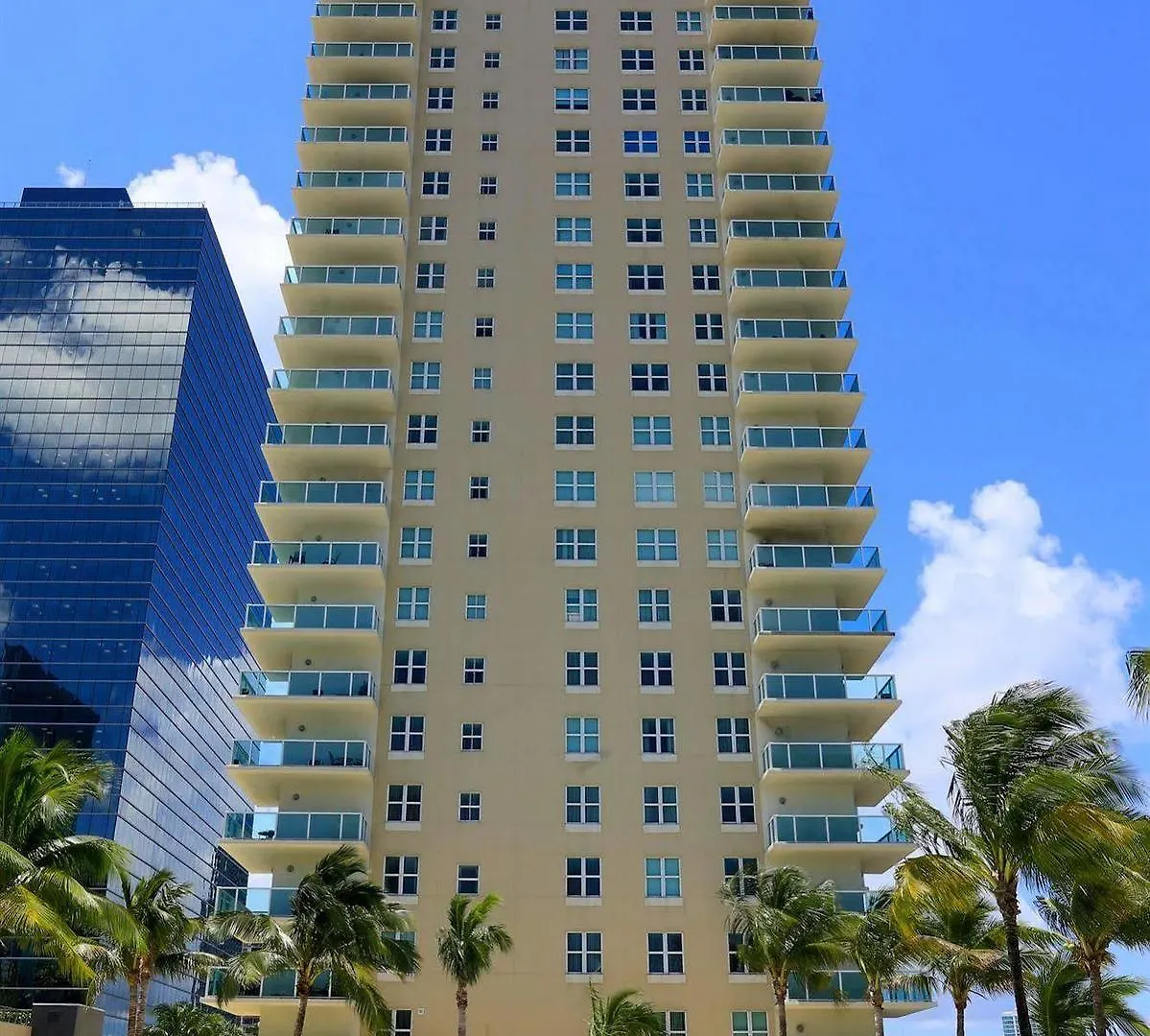 Pelican At One Broadway Apartment *