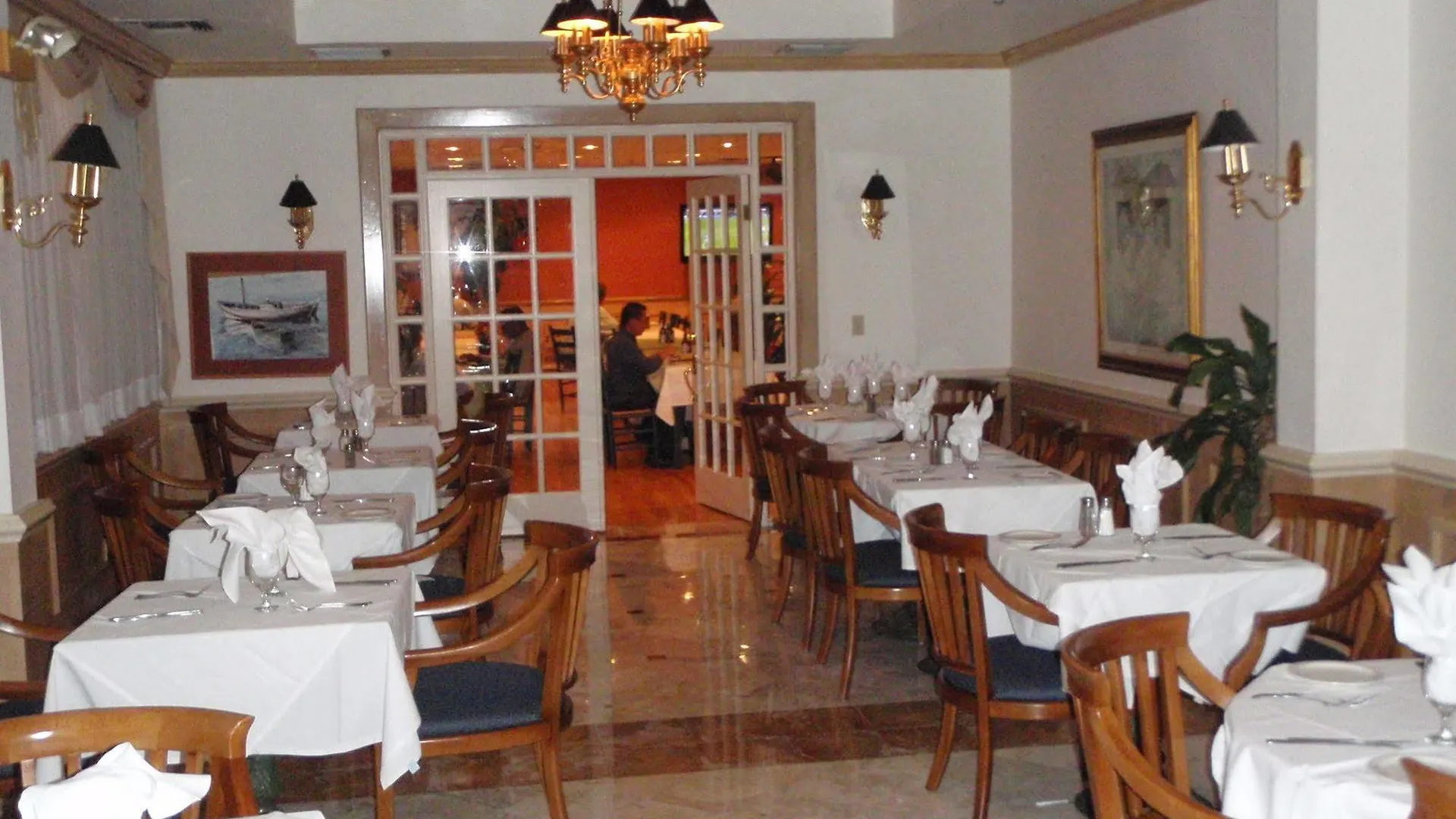 Chateaubleau Hotel