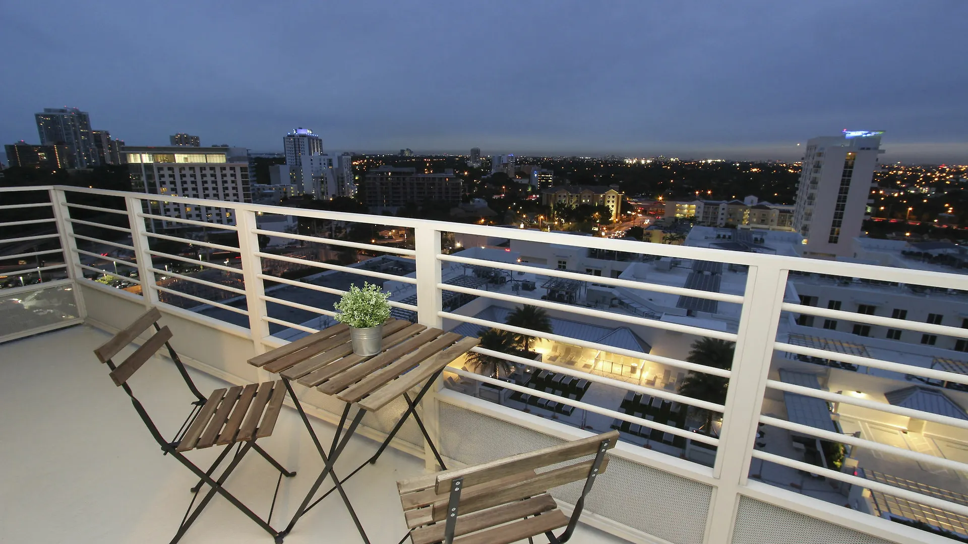 Apartment By Vacation District Miami