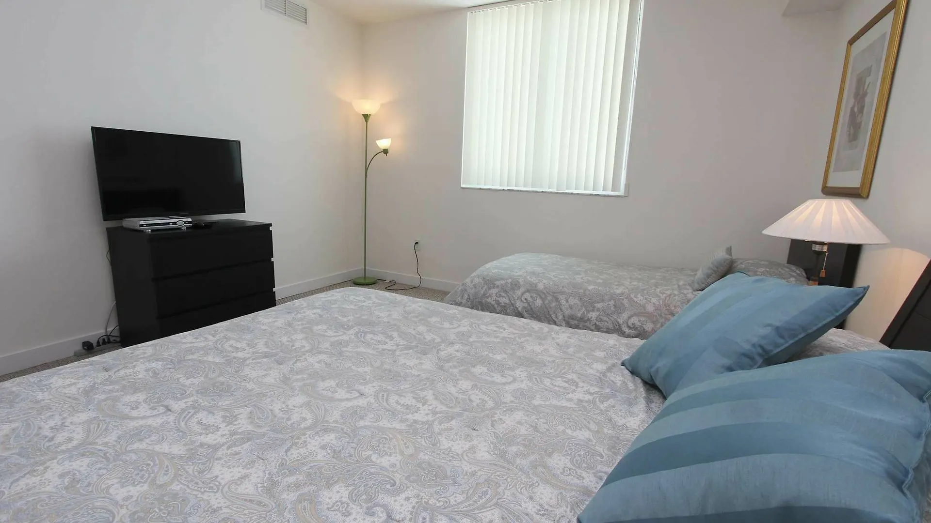 By Vacation District Apartment