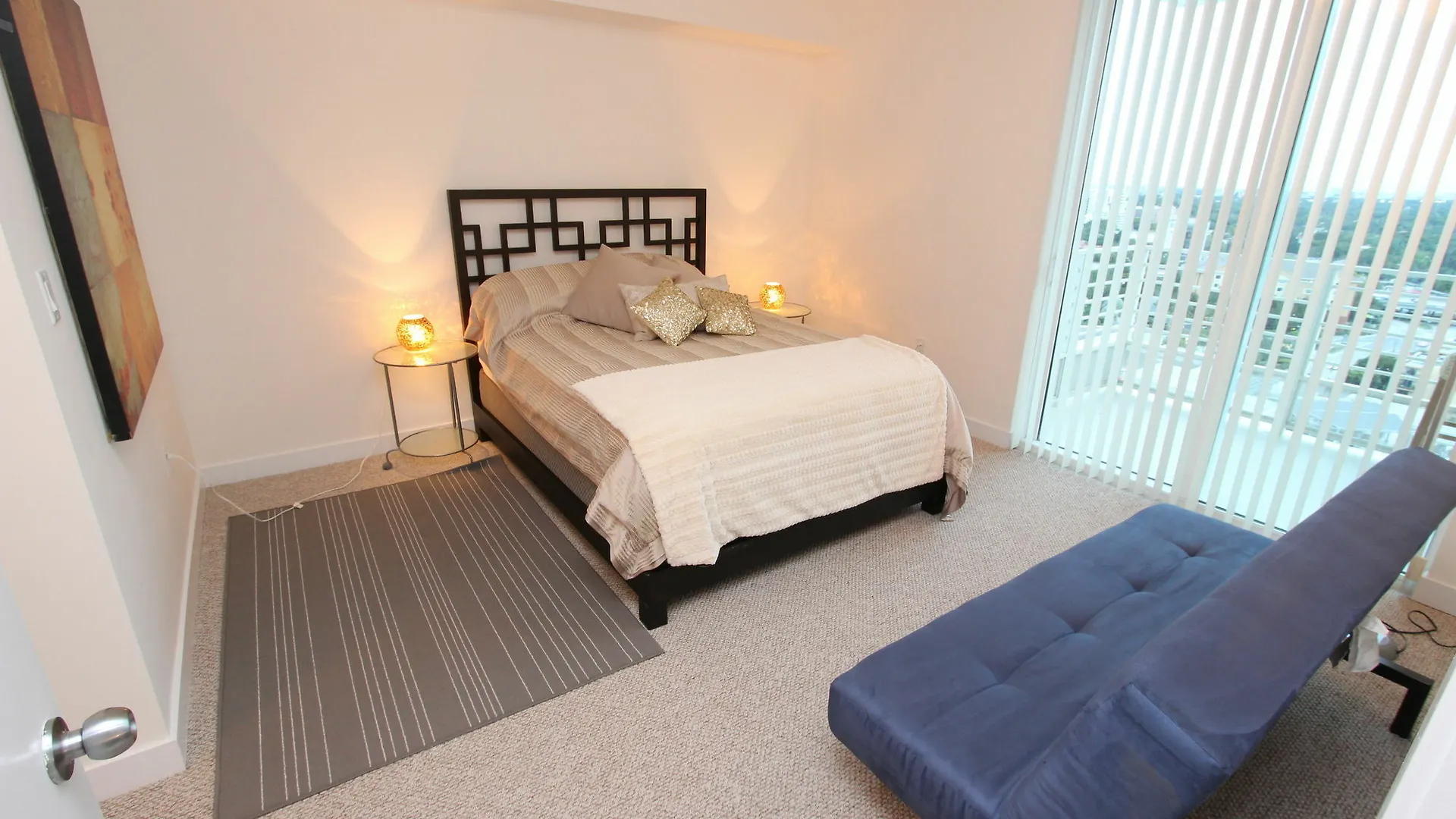 By Vacation District Apartment