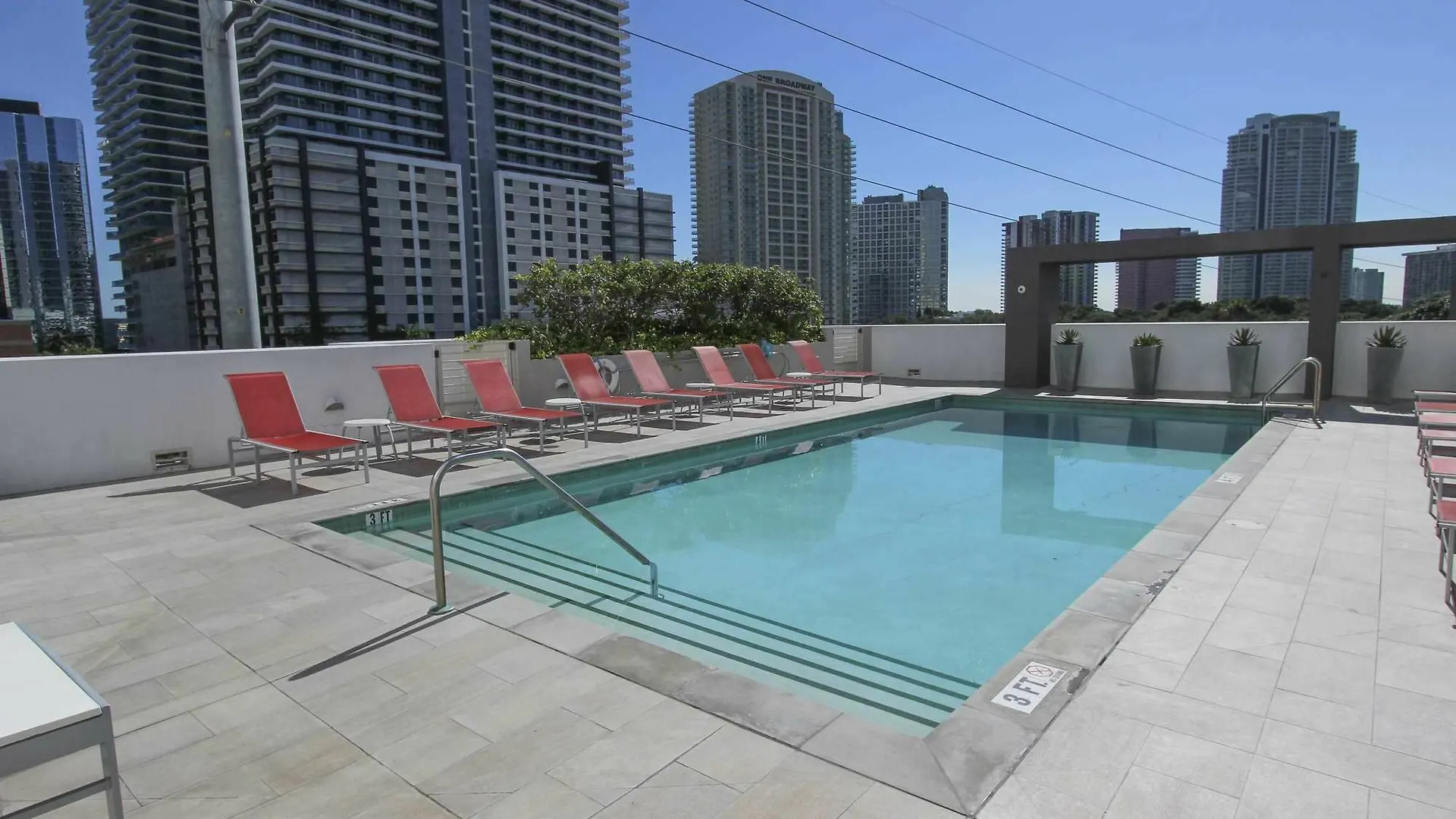 By Vacation District Apartment