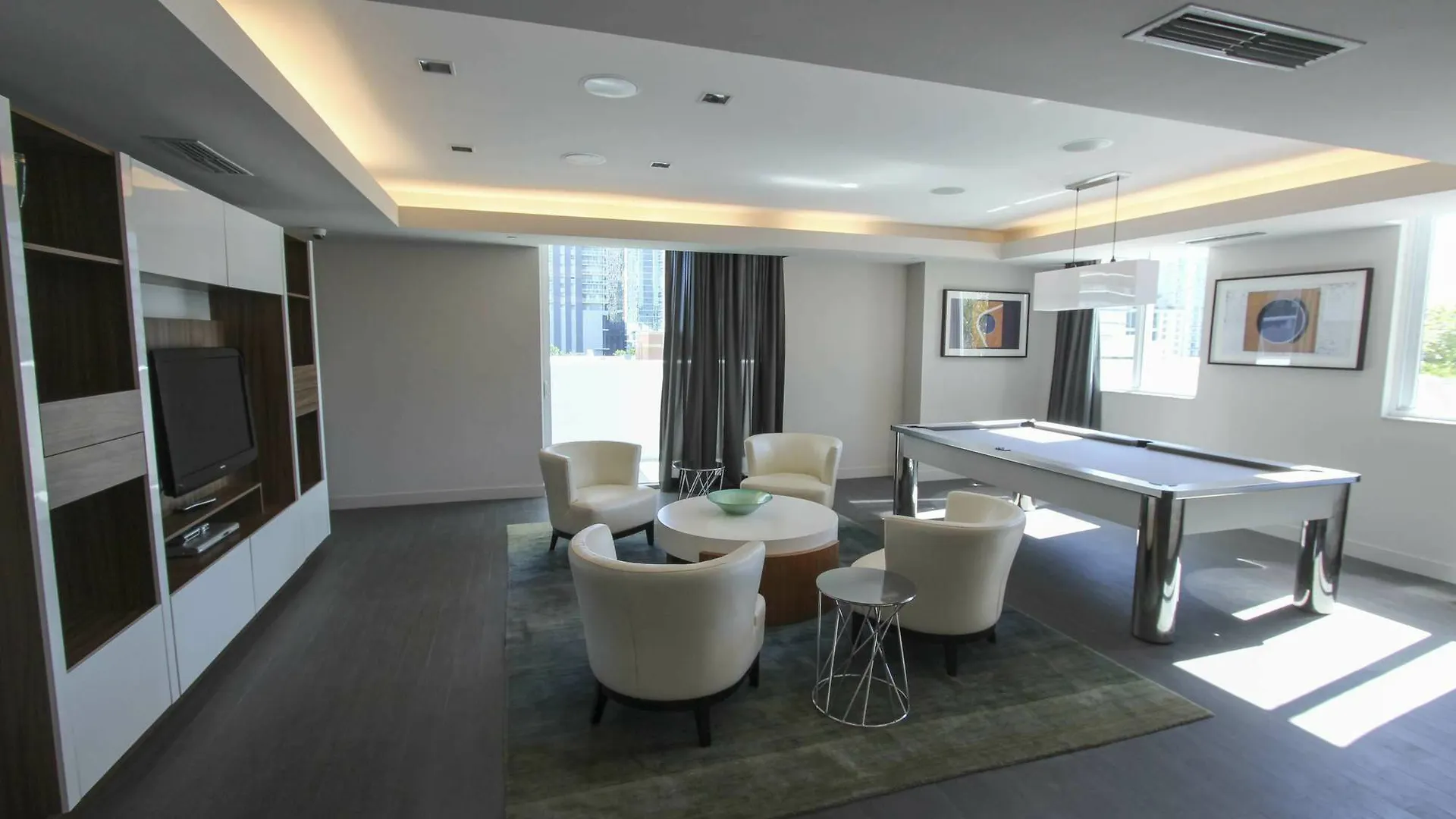 By Vacation District Apartment *