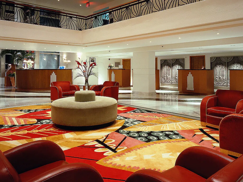 Pullman Airport 4*