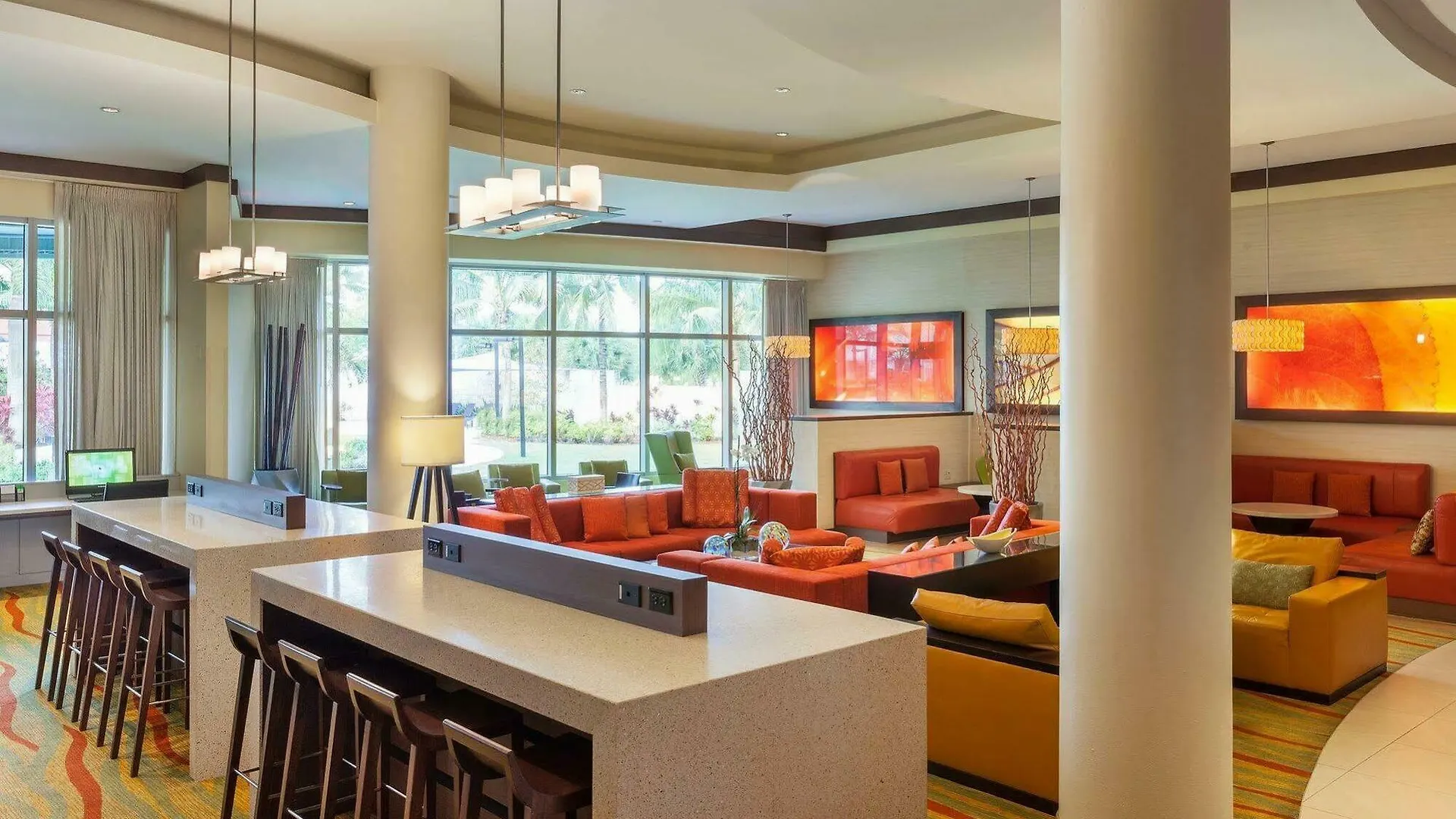 Hotel Courtyard By Marriott Airport