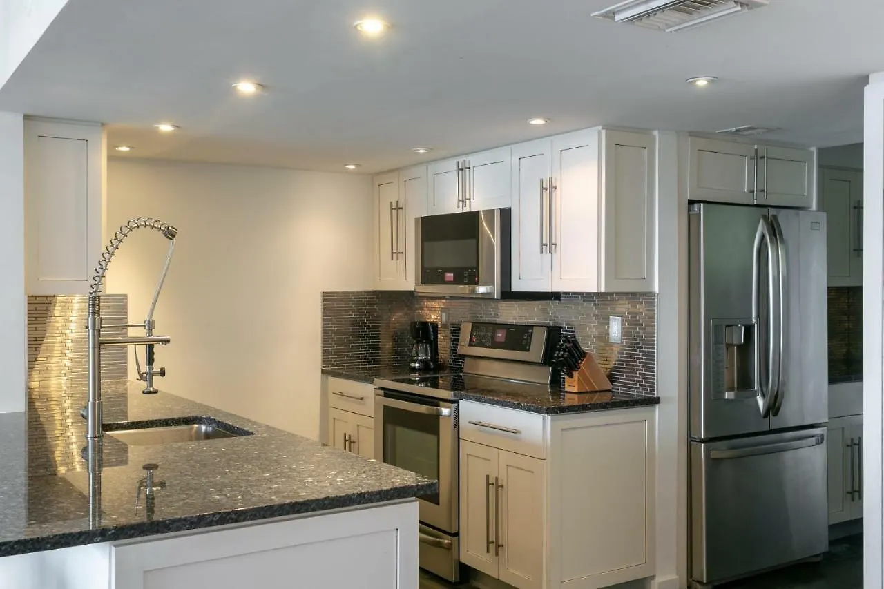 Cozy Oceanview Retreat On The Bay Apartment Doral