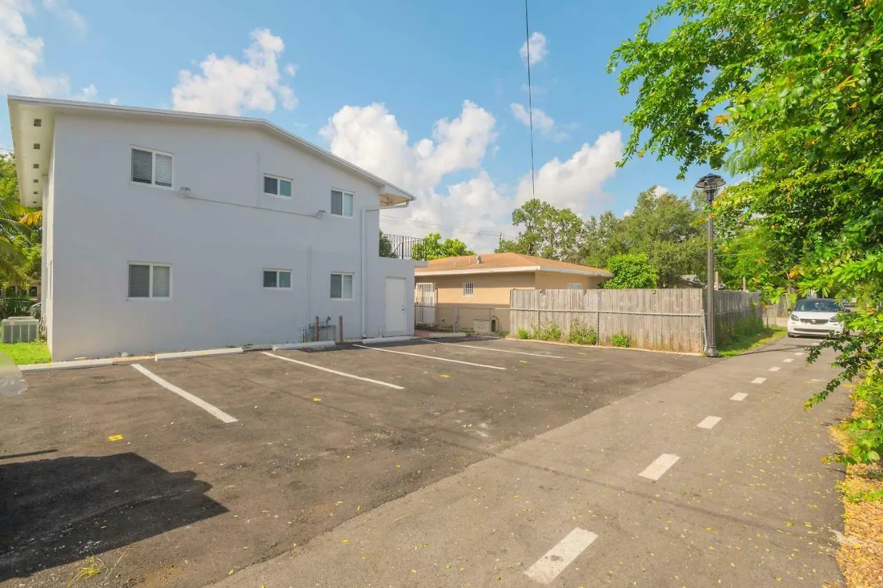 Contemporary 2br In Midtown-wynwood * Miami