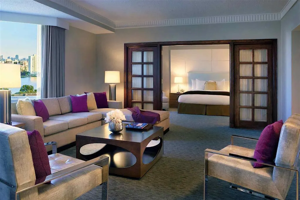 Pullman Airport Hotel 4*