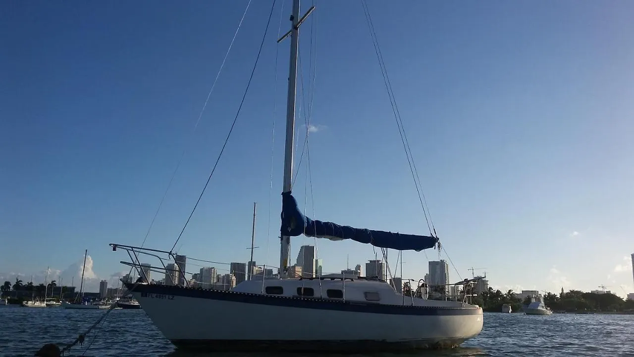 Classic Sailboat 30' Botel