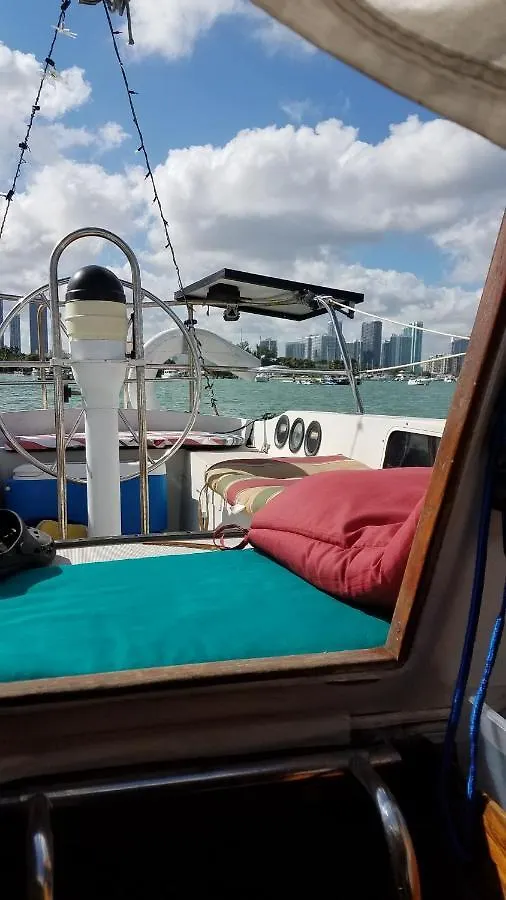 Botel Classic Sailboat 30' Miami