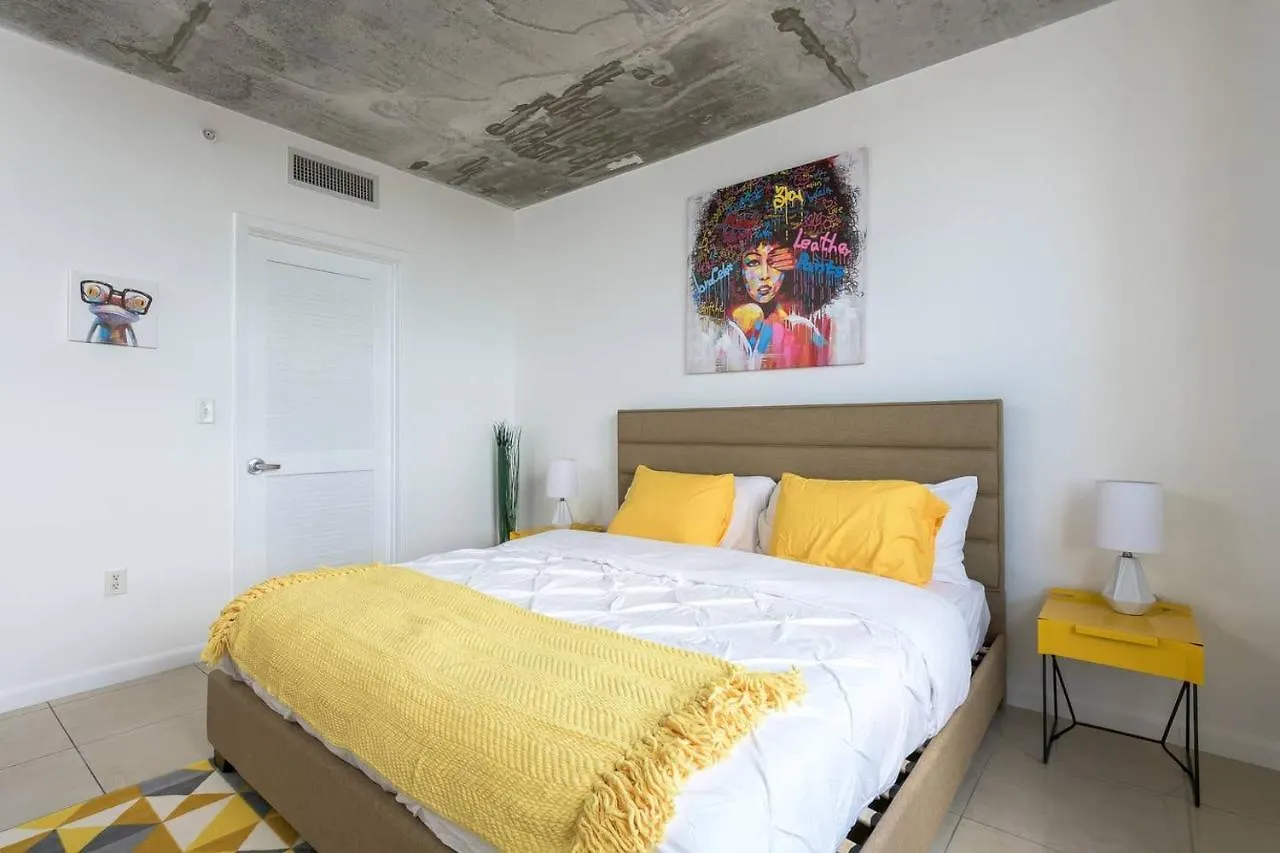 Modern 1 Bedroom Midtown With Free Parking Апартаменты