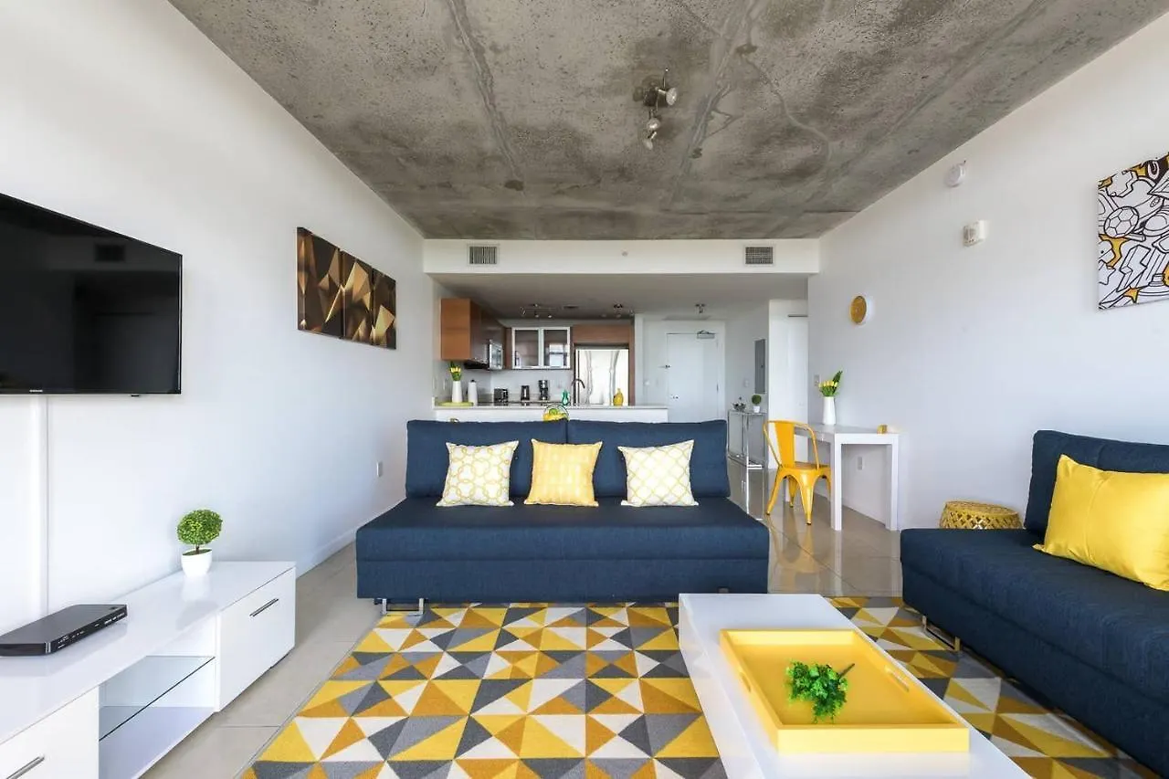 Апартаменты Modern 1 Bedroom Midtown With Free Parking