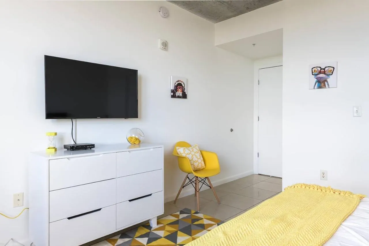 Modern 1 Bedroom Midtown With Free Parking *