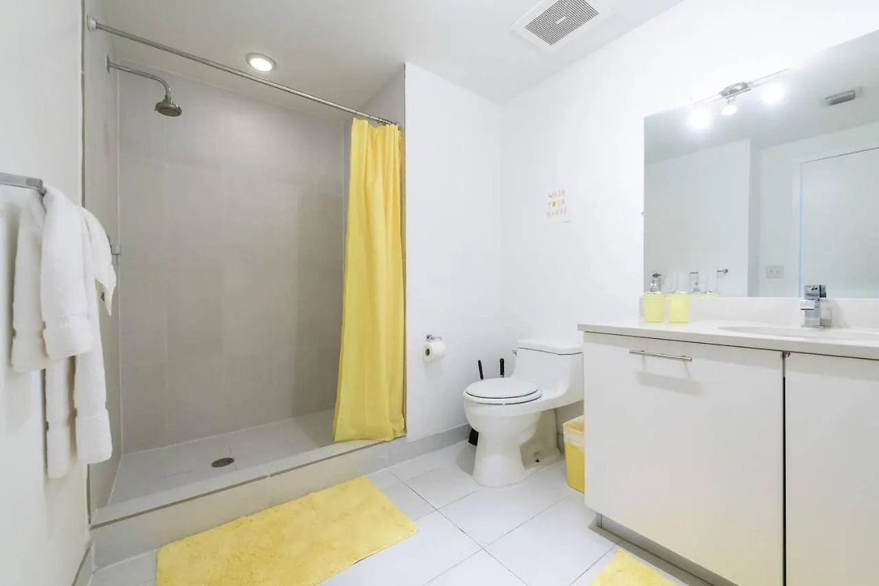 Апартаменты Modern 1 Bedroom Midtown With Free Parking
