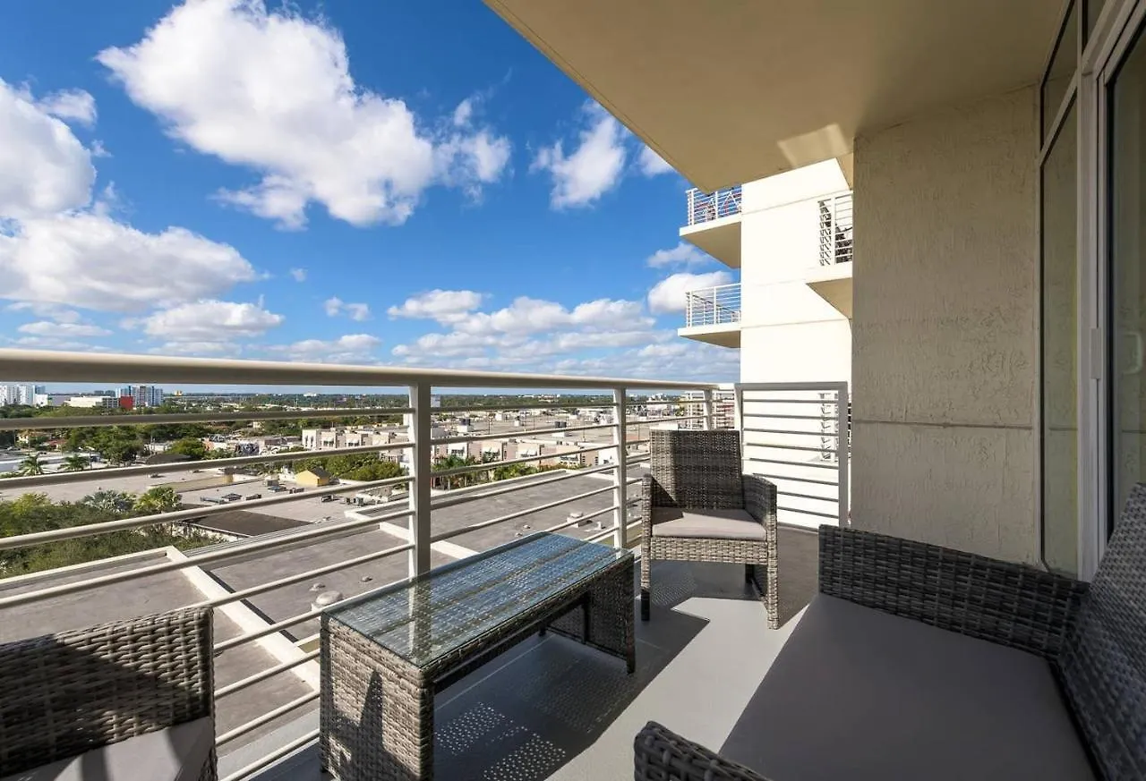 Апартаменты Modern 1 Bedroom Midtown With Free Parking *