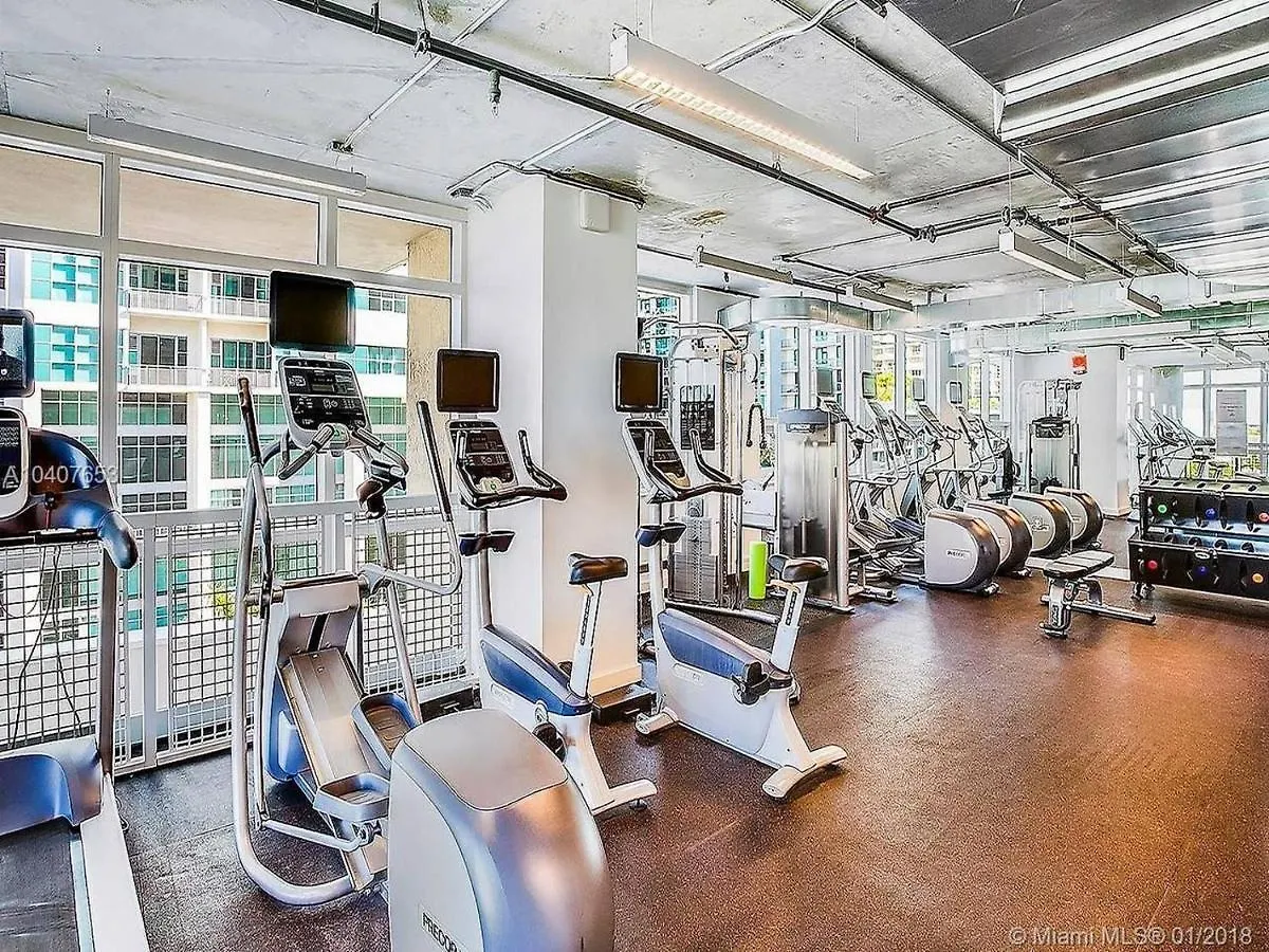 Апартаменты Modern 1 Bedroom Midtown With Free Parking *